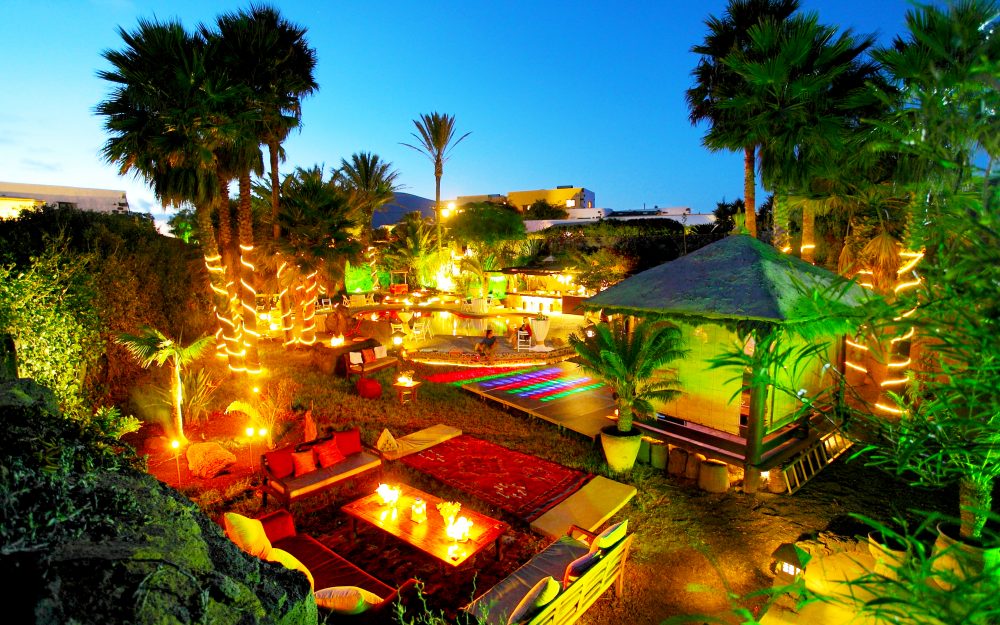 Casa Tomarén pool at night